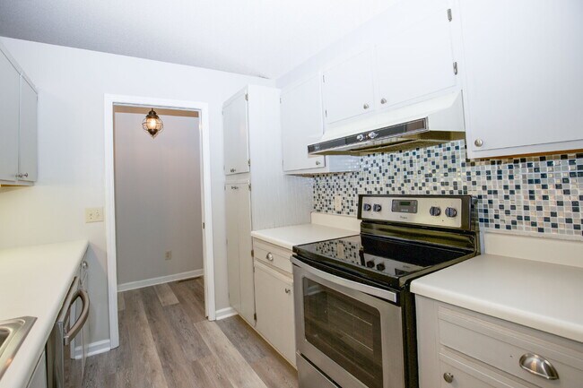 Building Photo - 50 Surry Cir N