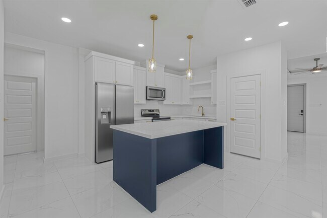 Building Photo - 3911 Yoyis St