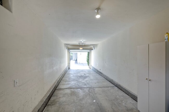 Building Photo - 4052 Albatross St