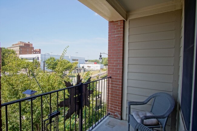 Building Photo - NEW LISTING!!!!!