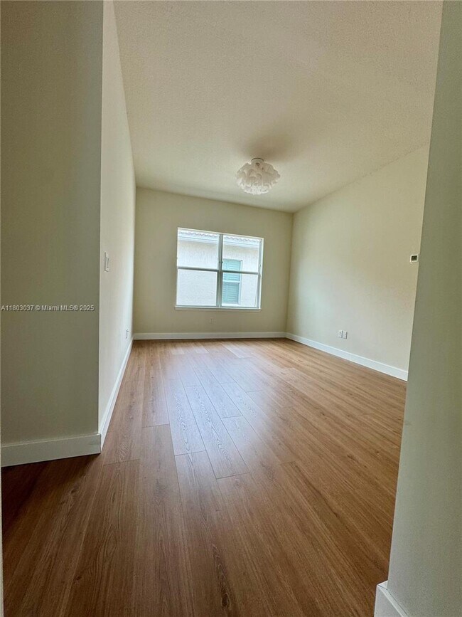 Building Photo - 4729 Greenway Dr