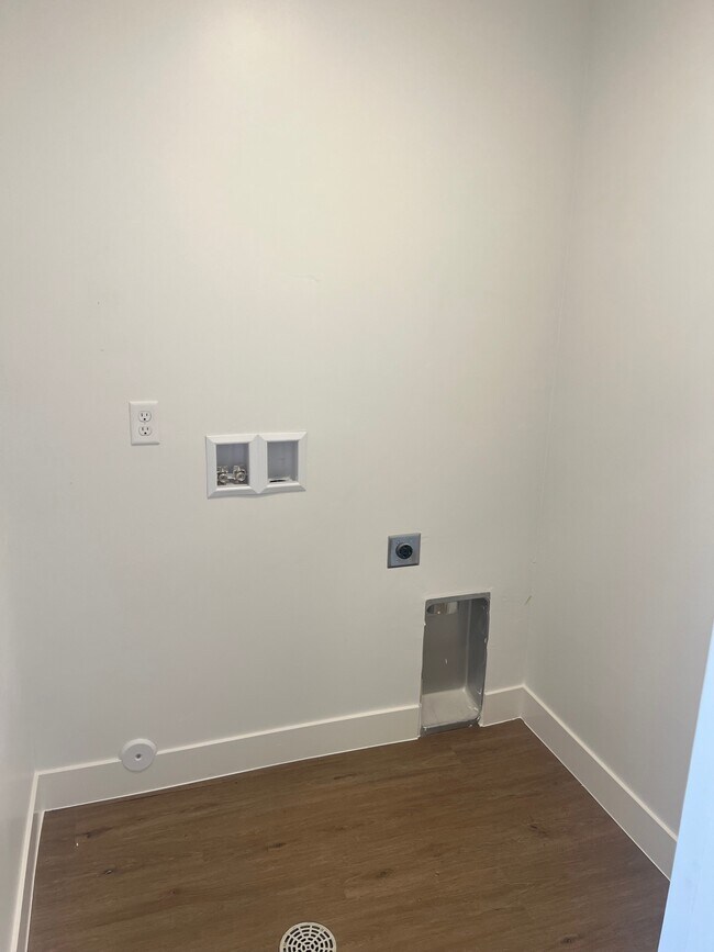 Building Photo - 1811 Livy Ln