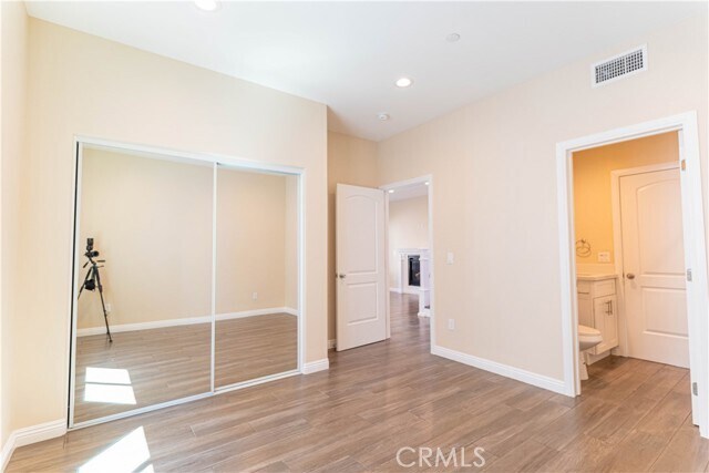 Building Photo - 9246 Cedros Ave