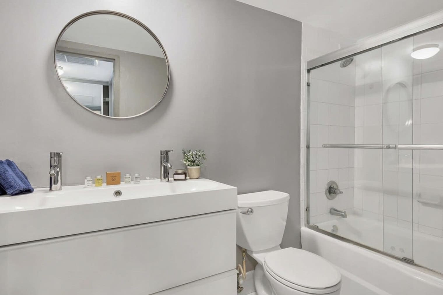 Building Photo - 5151 Collins Ave