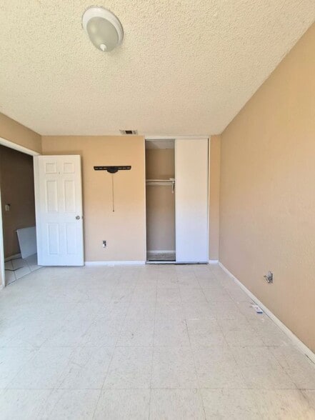 Building Photo - 8834 Palmetto Ave
