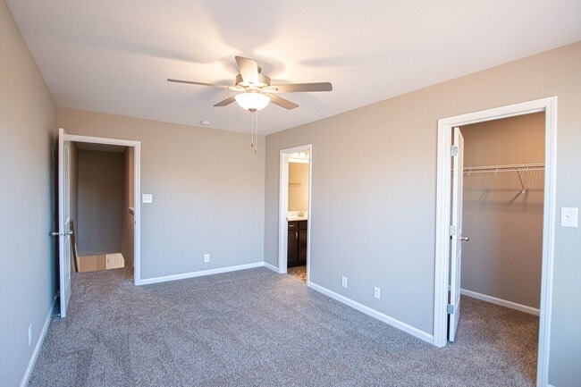 Building Photo - Like New Two Bedroom!