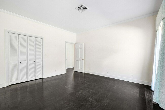 Building Photo - 157 Wells Rd