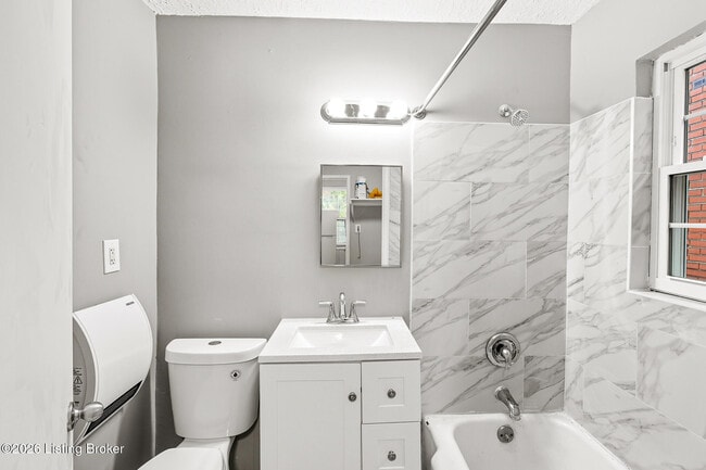 Building Photo - 1219 S 6th St