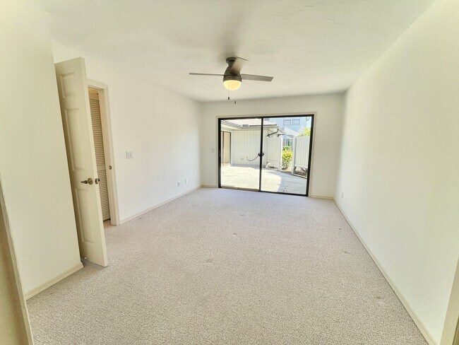Building Photo - Unfurnished 2 BR condo Annual Rental in Ti...