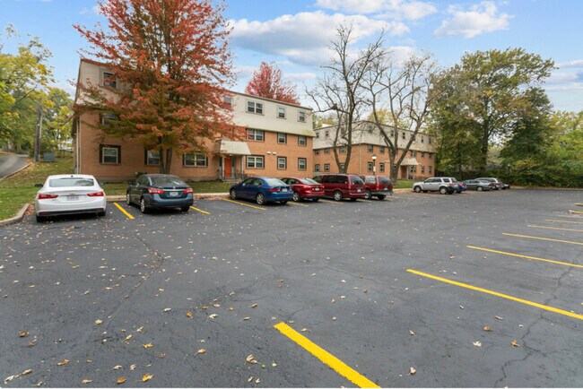 Primary Photo - 1415 W Maple Ave