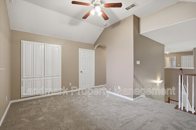 Building Photo - 2115 Lexington Dr