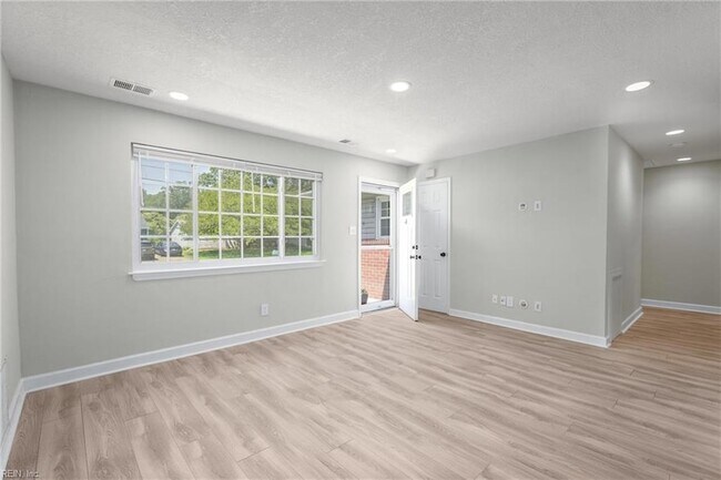 Building Photo - 408 Lineberry Rd