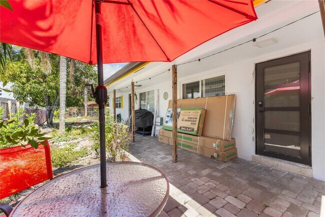 Building Photo - 1305 NE 2nd Ave