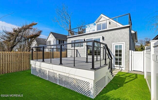 Building Photo - 427 Hoyt St