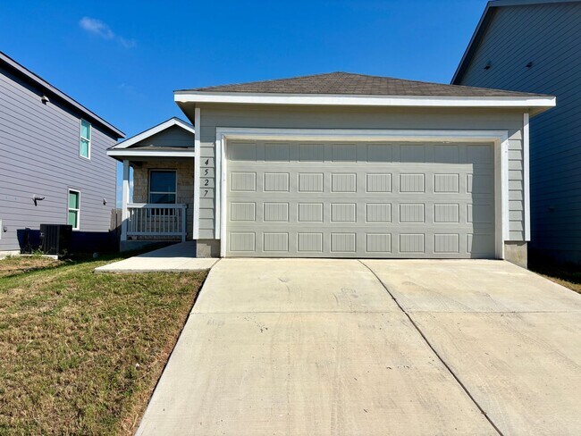Building Photo - Almost New 3/2 in Thea Meadows