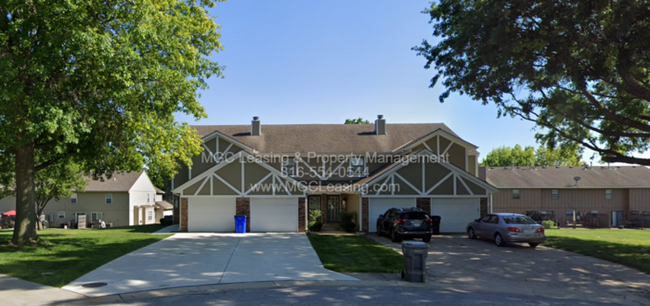 Primary Photo - Open-concept townhome in Lee's Summit, MO ...