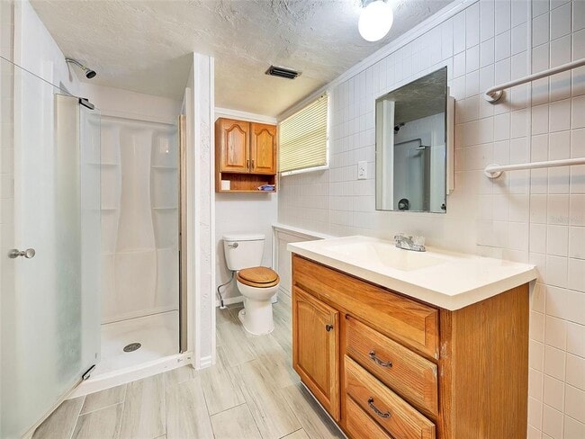 Building Photo - 313 Jessica St N