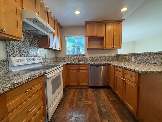Building Photo - Spacious 5 bedroom 2.5 bath home in San Jose