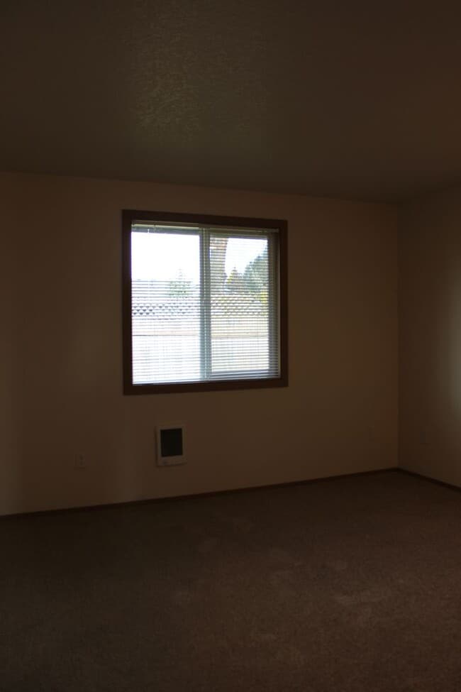 Building Photo - Cute single level, three bedroom home on quiet cul-de-sac in Hillsboro