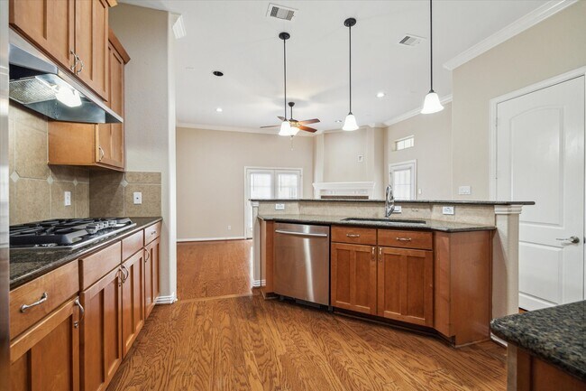 Building Photo - 5629 Dolores St