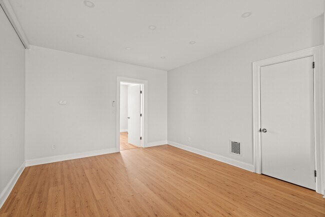 Building Photo - 127 Terhune Ave