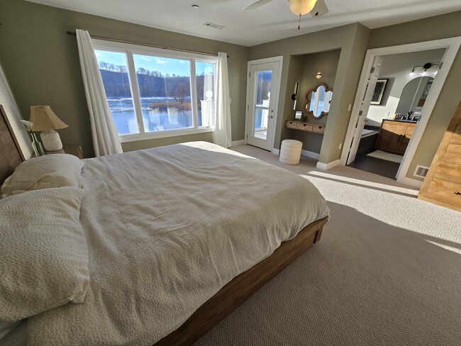 Building Photo - 117 St Charles Ct