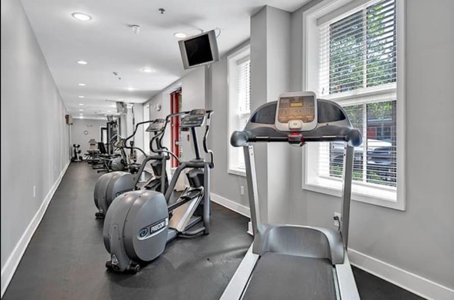 Building Photo - 812 Grand St