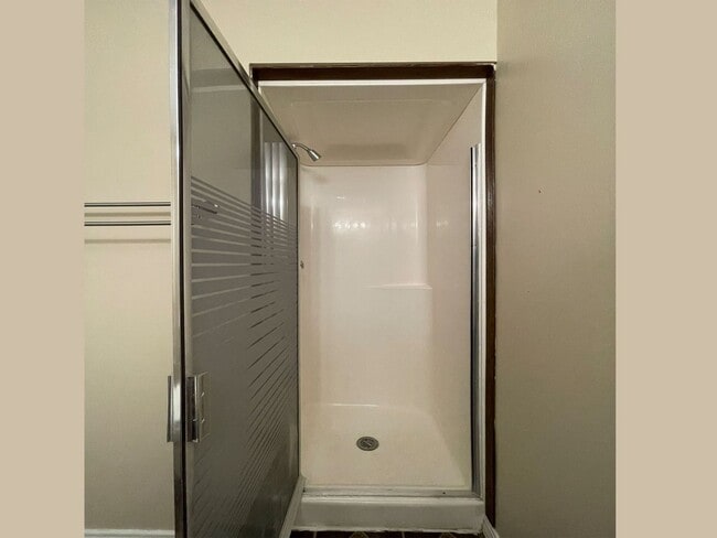 Building Photo - Beautifully Redone Modern Townhome with Large Deck, 2-Car Garage, Granite Kitchen, Vaulted Ceilin...