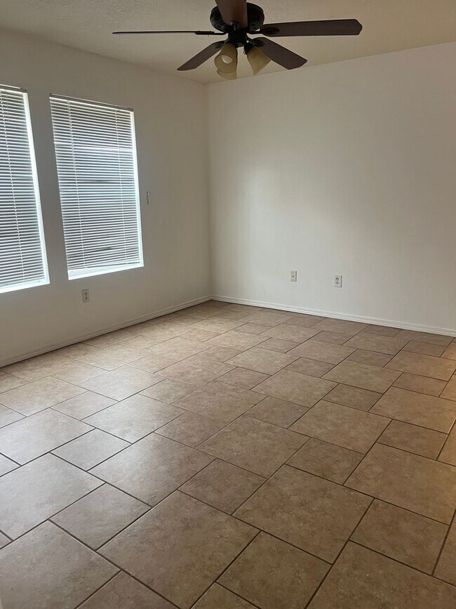 Building Photo - Spacious 4 Bedroom Home Ready for Immediat...