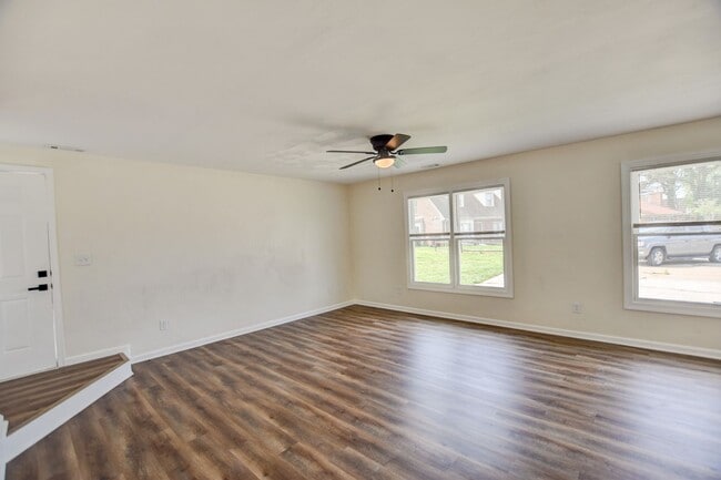 Building Photo - 3900 Raintree Ct