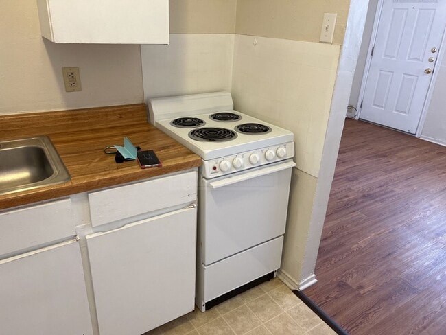 Building Photo - 1404 Bundrant Dr