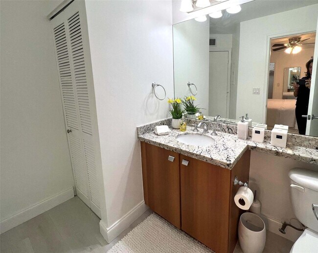 Building Photo - 1125 Crystal Way