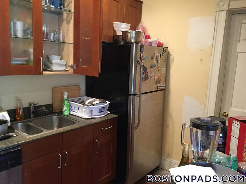 Building Photo - 1526 Tremont St