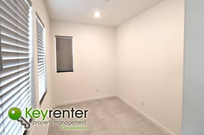 Building Photo - 4684 Flagstaff Dr