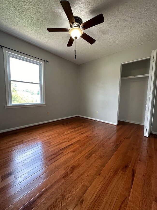 Building Photo - Pembroke Manor-4 bedroom 2.5 bath Single f...