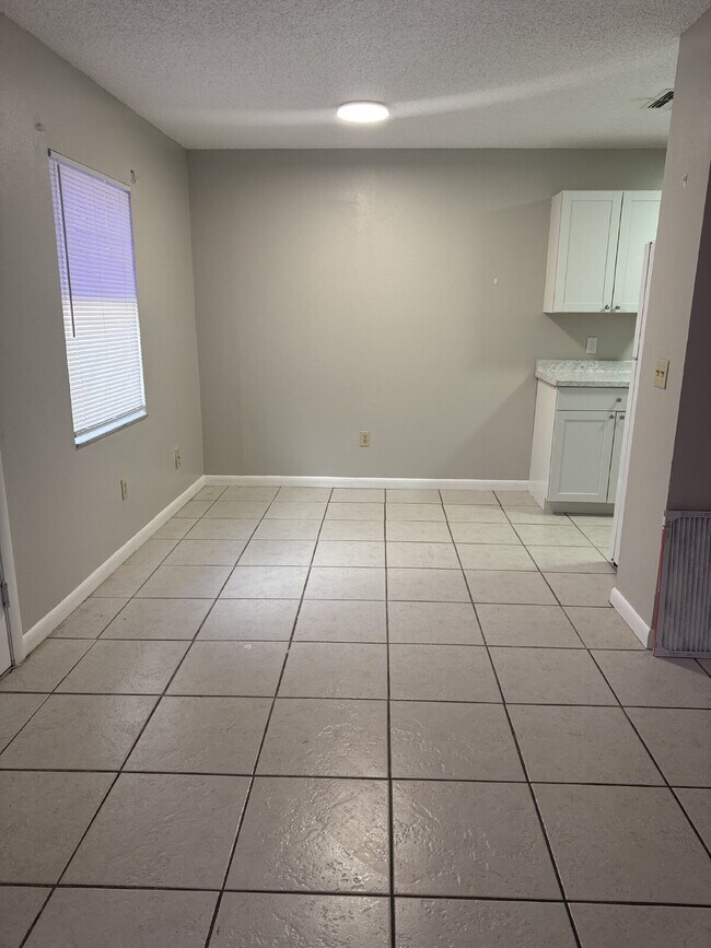 Building Photo - Updated one bedroom 1 bath