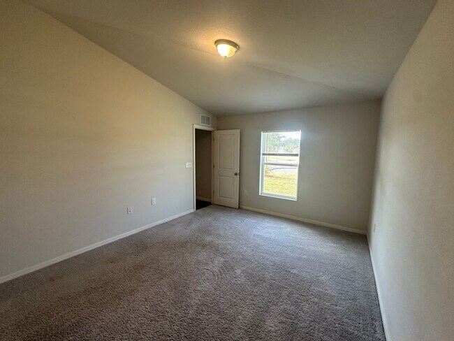 Building Photo - Beautiful 2 Bedroom 2 Bath