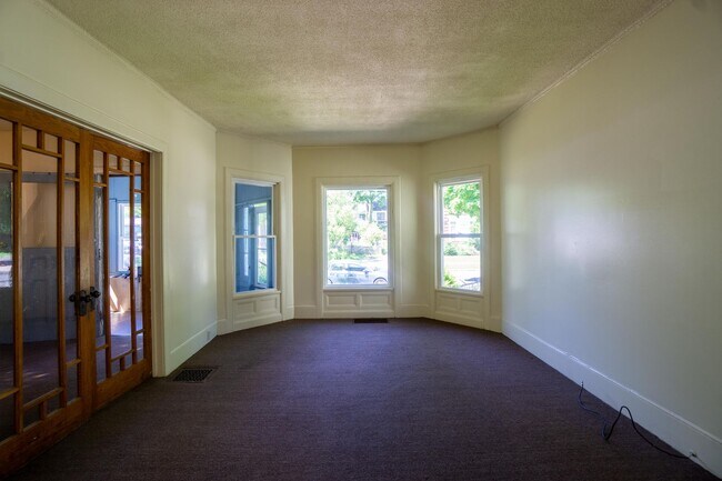 Building Photo - Charming Single Family Home One Block From...