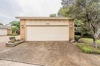Building Photo - 3704 Hulen Park Dr