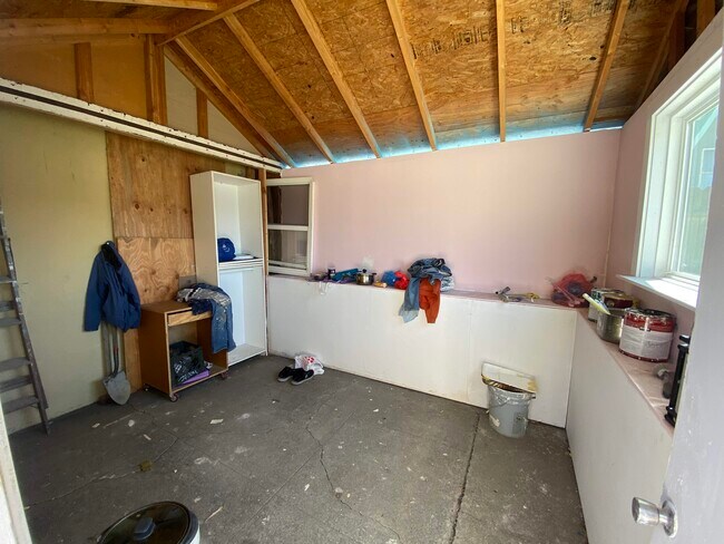 Building Photo - 2548 Duke Ave