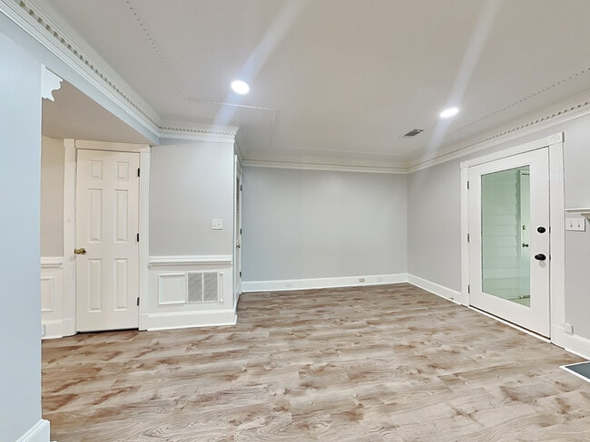 Building Photo - 325 Towergate Pl