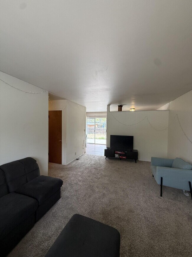 Building Photo - 3-Bedroom Home Available August 5th!