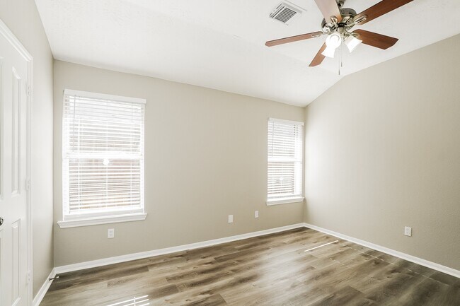 Building Photo - 22906 Sugar Bear Dr