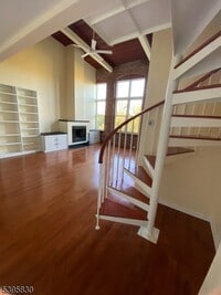 Building Photo - 262 Main St