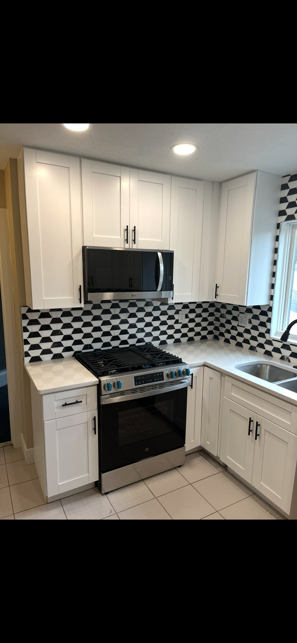 Building Photo - 573 Maple Sq