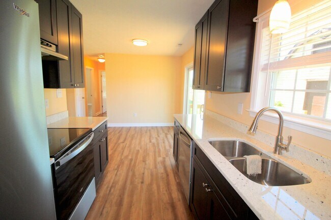 Building Photo - Stunning Home with Breathtaking Blue Ridge Mountain Views!   3 Bedrooms | 2 Baths