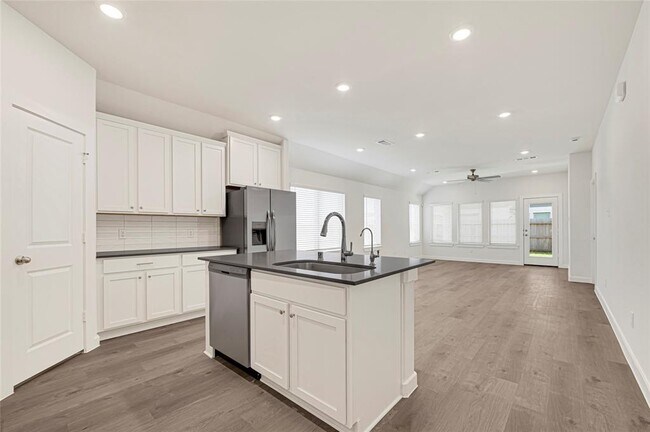 Building Photo - 17123 Bluebonnet Creek Trl