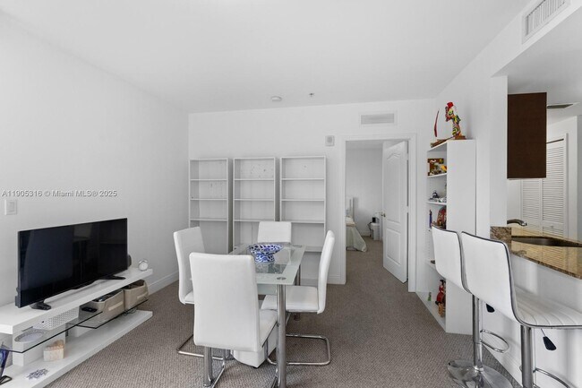 Building Photo - 2701 SW 3rd Ave