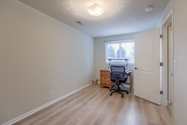 Building Photo - Short Term Furnished 3 Bedroom Townhome!!
