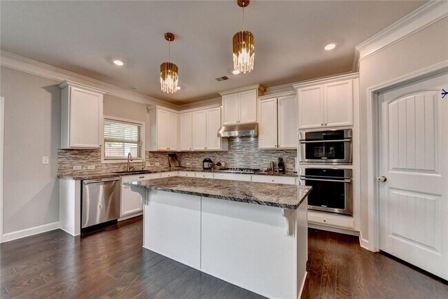 Building Photo - 6035 Ashborough Park